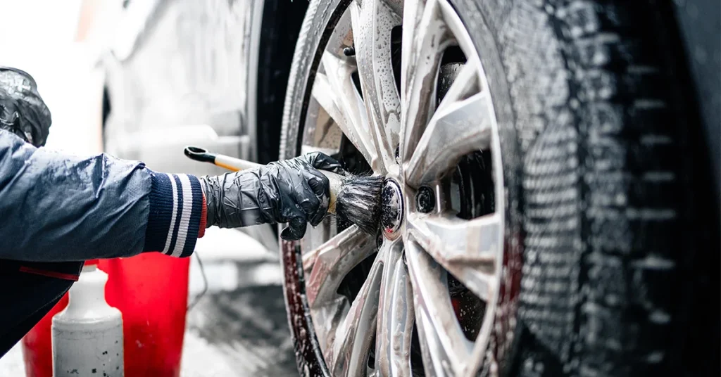 How to Clean the Rims of a Car